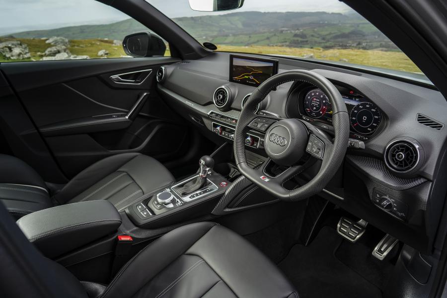 Интерьер Audi SQ2 2019 года  (UK) (фото 30 из 41)